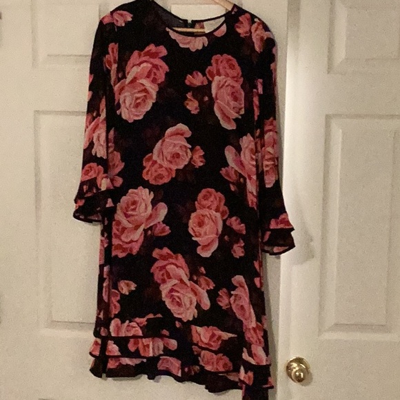 Size Large Kate Spade Dress with Ruffle Details - Picture 4 of 8